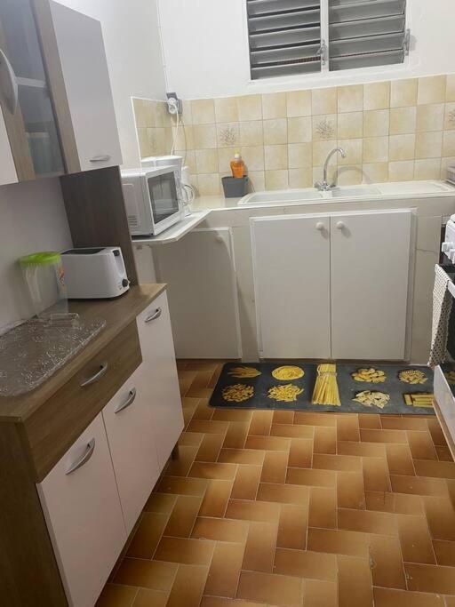Appartement A Proximite De La Plage Du Bourg ! Sainte-Anne  Exterior foto
