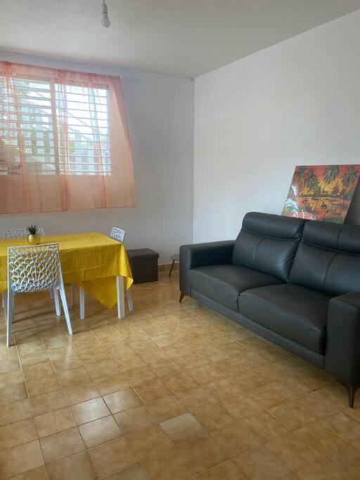 Appartement A Proximite De La Plage Du Bourg ! Sainte-Anne  Exterior foto